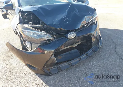 2018 Toyota Corolla Le z USA, uszkodzony, nr VIN 5YFBURHE2JP788241